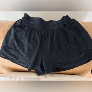 Lululemon HR 2.5” size 0 hotty hottie hot shorts Excellent black